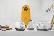 DeLonghi Icona Capitals Kettle Sydney White KBOC2001W hero image
