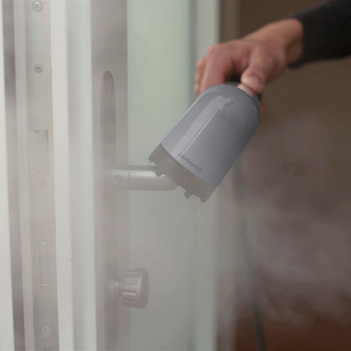 Laurastar Izzi Plus Steamer 585 hero image
