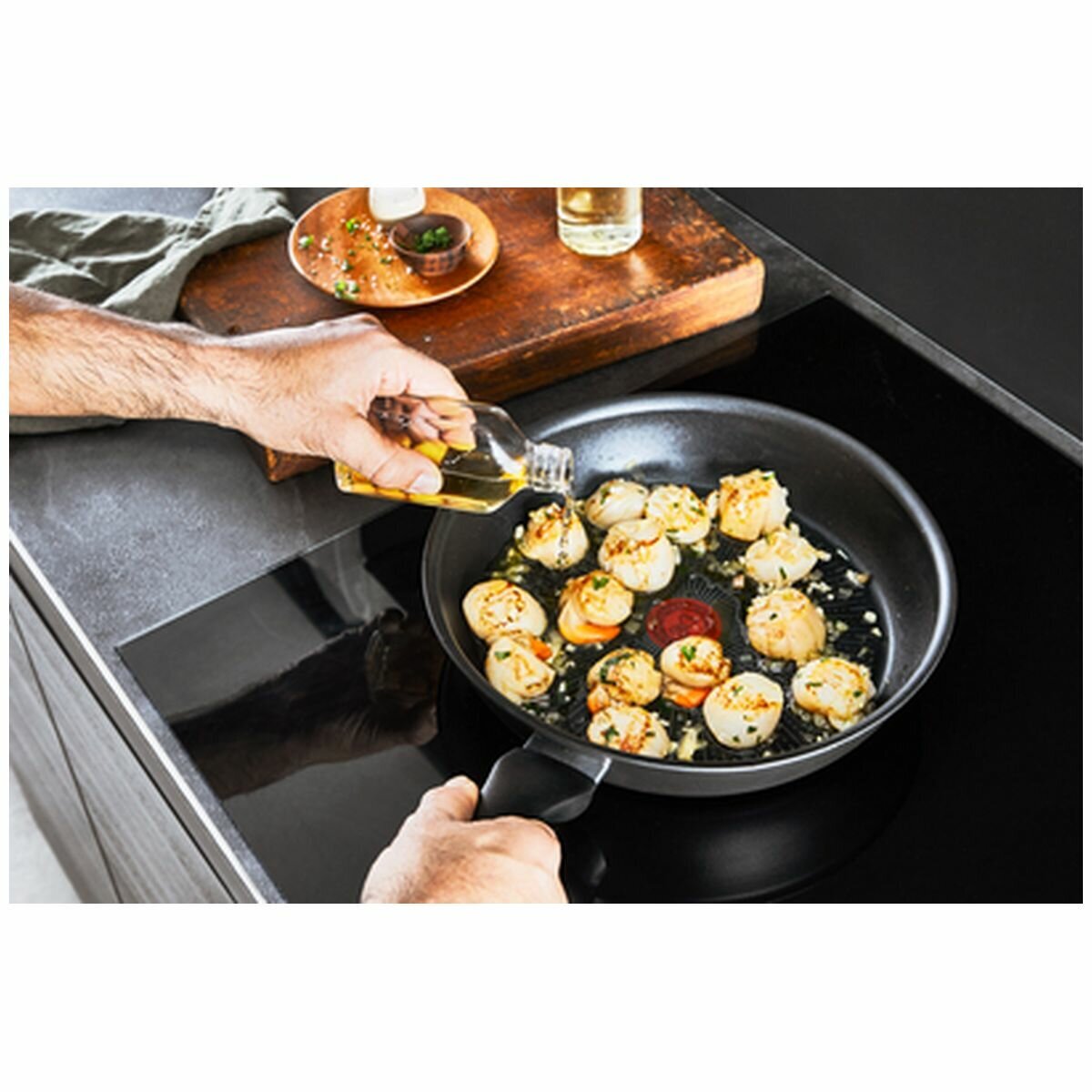Tefal 28cm Unlimited Non-stick Induction Frypan G2550653 hero image