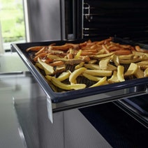 Miele 60cm Built-In Pyrolytic Oven Stainless Steel H2861BPCLST hero image