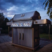 Napoleon Rogue SE 625 LPG Gas 5 Burner Grill with Infrared Side Burner RSE625RSIBPSS-1-AU hero image