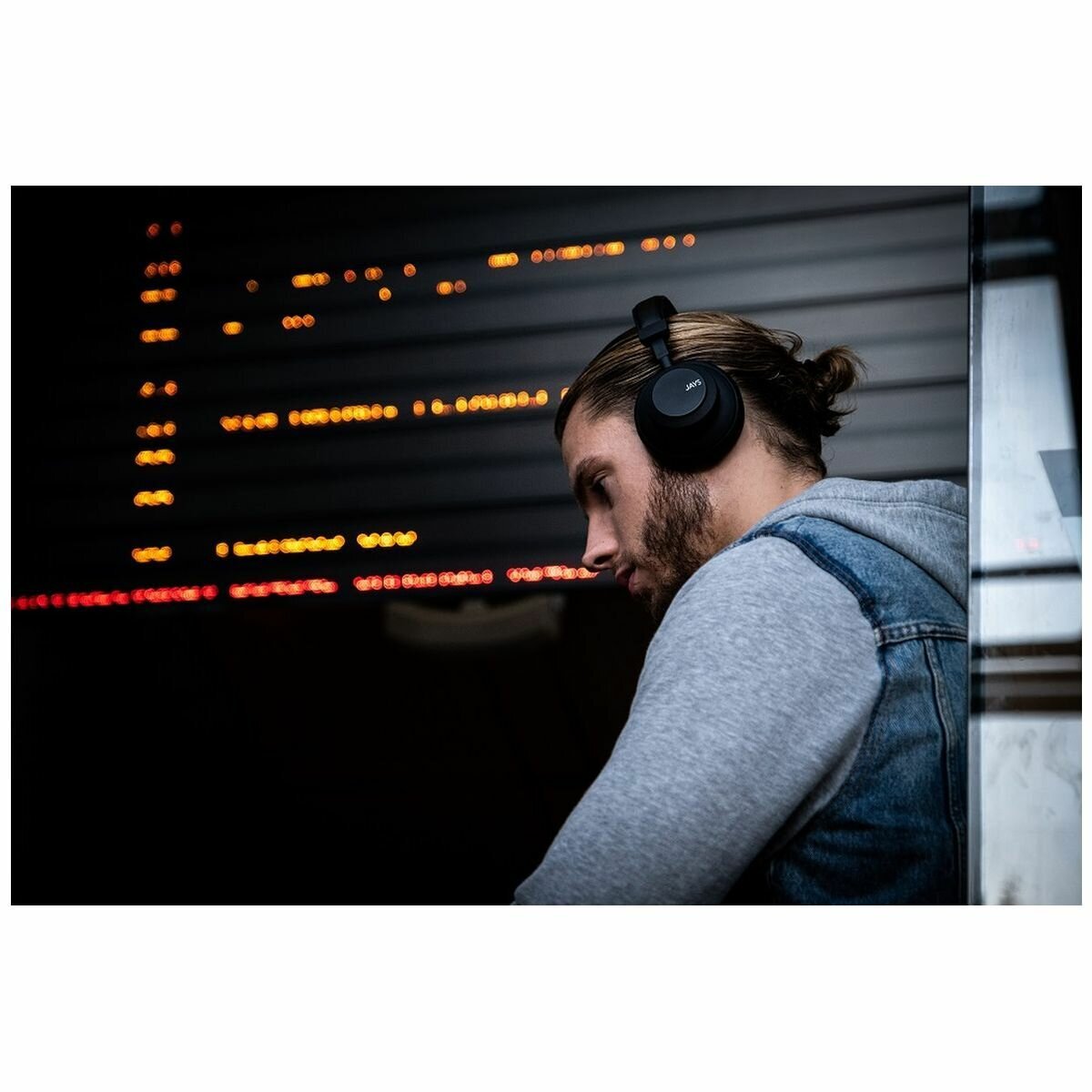 Jays q-Seven ANC Wireless Over-Ear Headphones JA-Q-7BLK hero image