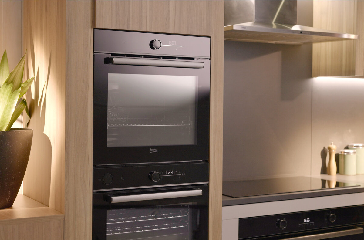 Beko 60cm Multi Function Pyrolytic Oven with Meat Probe & Airfry BBO6852PDX hero image