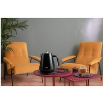 DeLonghi Eclettica Kettle Black KBY2001BK hero image