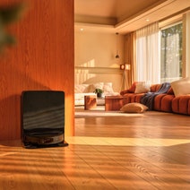 Roborock Saros Z70 Robotic Vacuum with OmniGrip Mechanical Arm RR-SZ7052-03-BLK hero image
