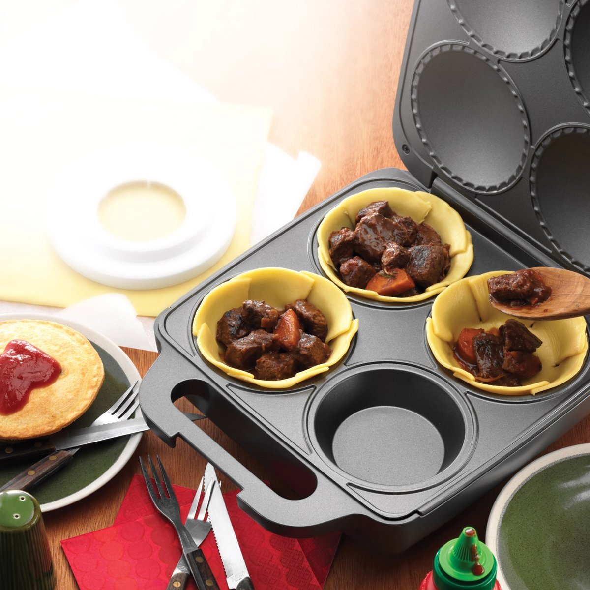 Sunbeam Pie Maker PM4800 hero image
