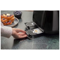 DeLonghi Eclettica Four Slice Toaster Black CTY4003BK hero image