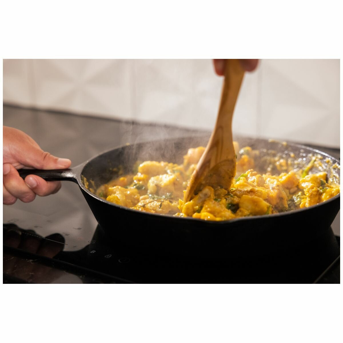 Haier 60cm Electric Ceramic Cooktop HCE604TB3 hero image