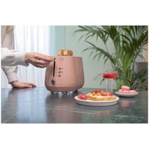 DeLonghi Eclettica Two-Slice Toaster Pink CTY2003PK hero image