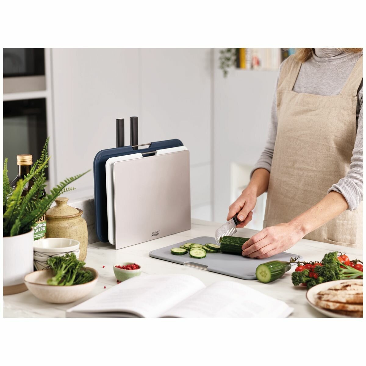 Joseph Joseph Nest Knife and Chopping Board Set 60194 hero image