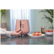 DeLonghi Eclettica Two-Slice Toaster Pink CTY2003PK hero image