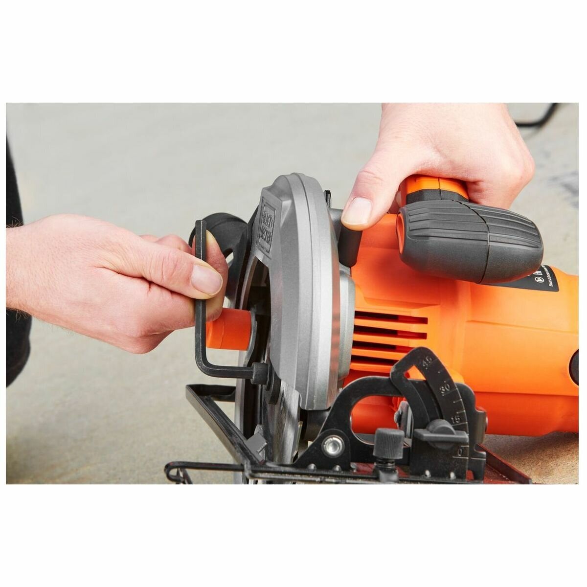 Black & Decker 1500W 190mm Circular Saw CS1550-XE hero image