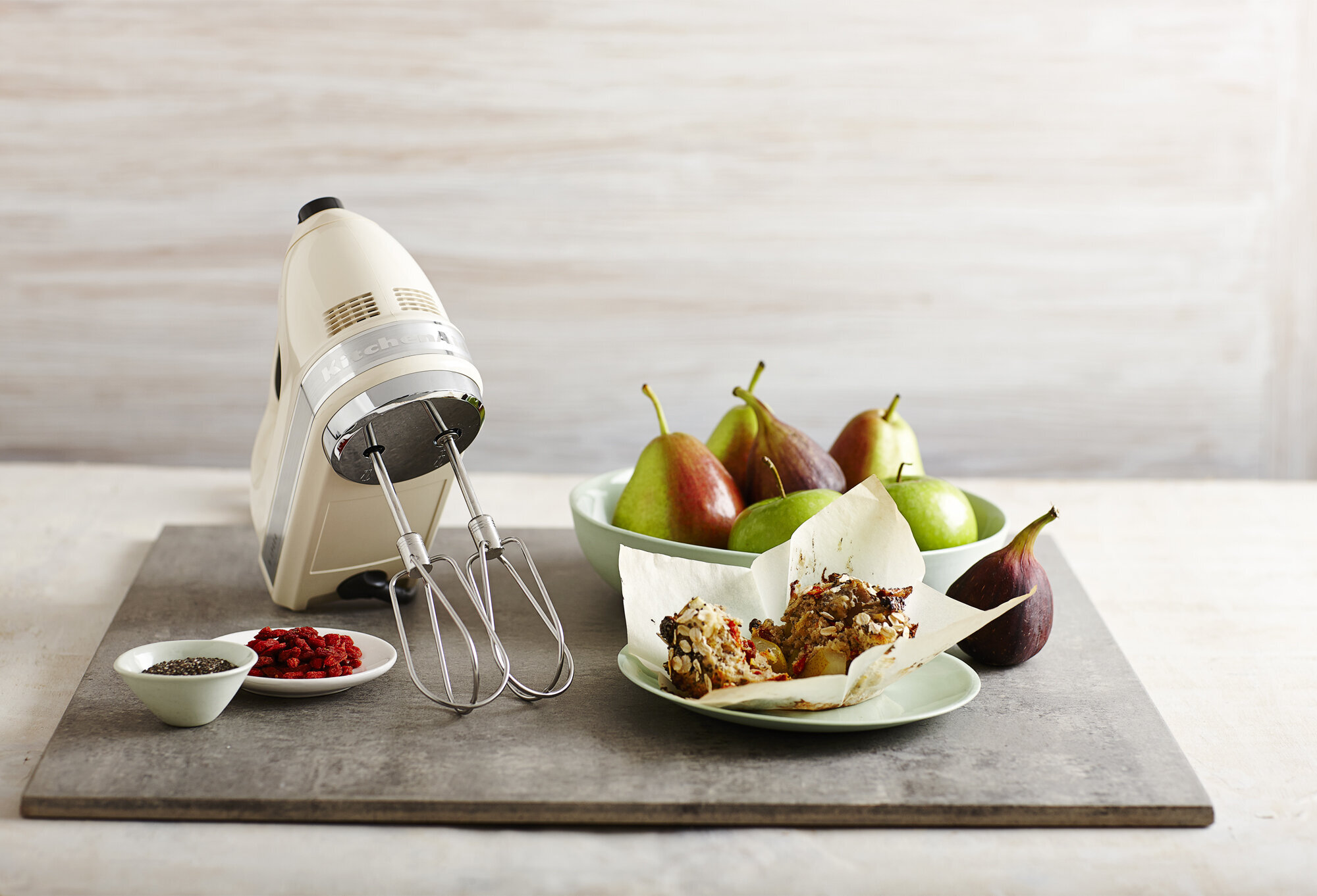 KitchenAid KHM926 Artisan Hand Mixer Almond Cream 93805 hero image