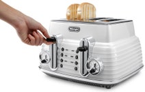 Delonghi CTZ4003WKBZ2001W Scultura Toaster and Scultura Kettle Pack hero image