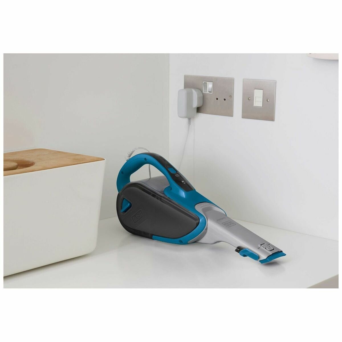 Black & Decker 10.8V Lithium Ion Dustbuster DVJ320J-XE hero image