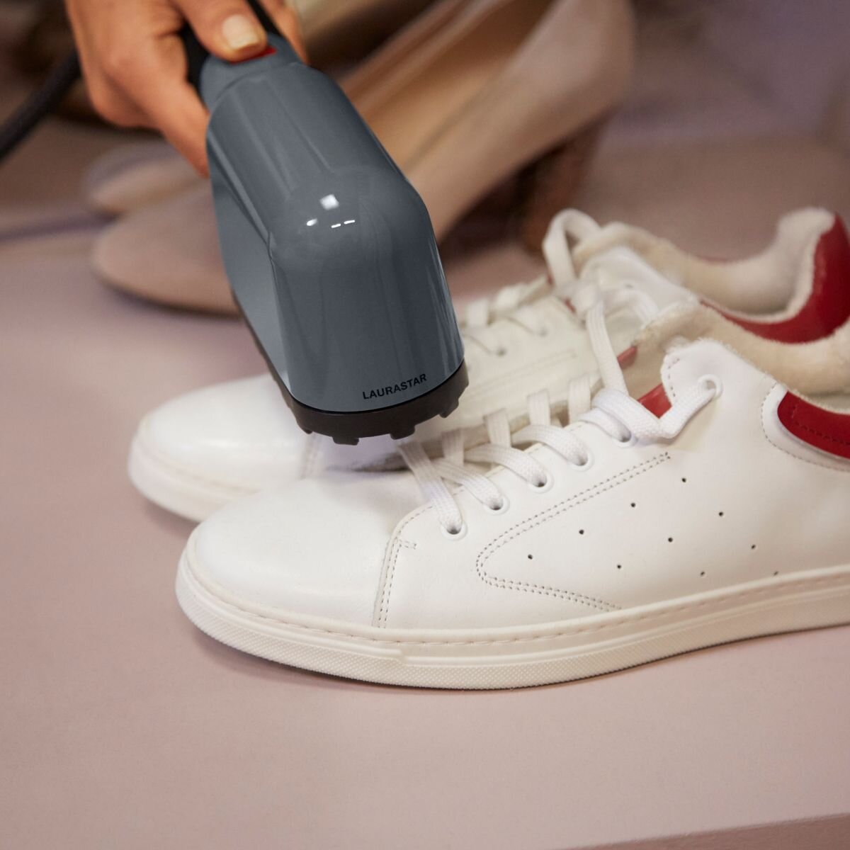 Laurastar Izzi Plus Steamer 585 hero image