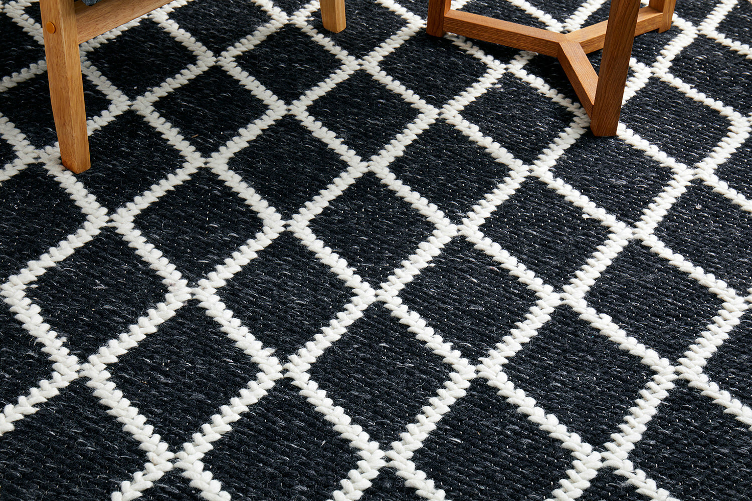 Rug Culture Huxley Oversize Black & Off White Rug 400X300CM - HU-BLK-400300 hero image