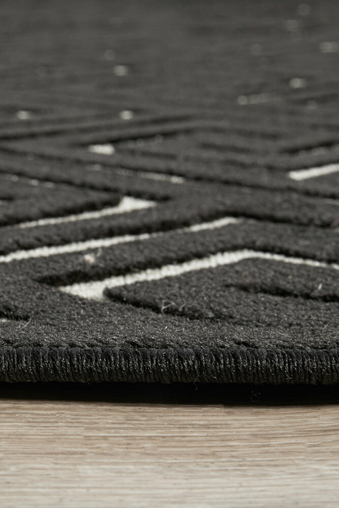 Rug Culture York Oversize Black & Natural Rug 400X300CM - YRK-ALIC-GLD-400X300 hero image