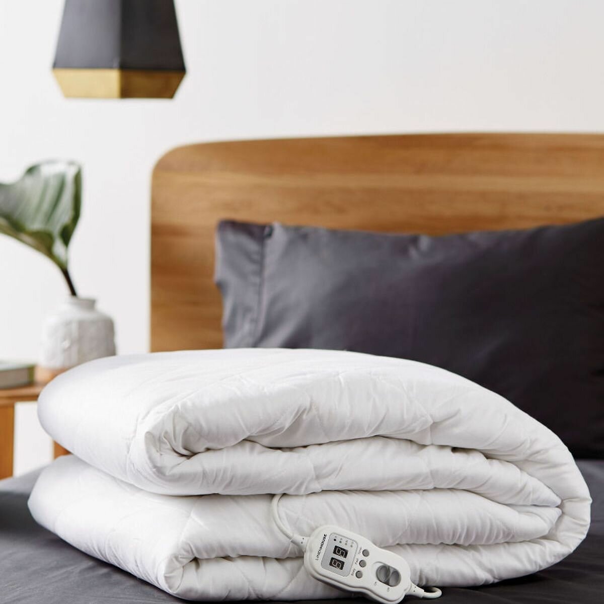 Linen House King Electric Quilted Blanket 01227D424 hero image