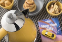 DeLonghi Icona Capitals Kettle New York Yellow KBOC2001Y hero image
