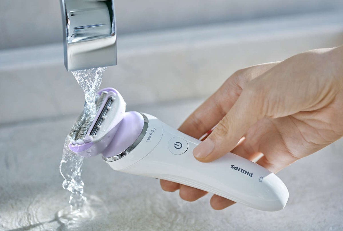 Philips BRL170 Wet and Dry Electric Shaver hero image