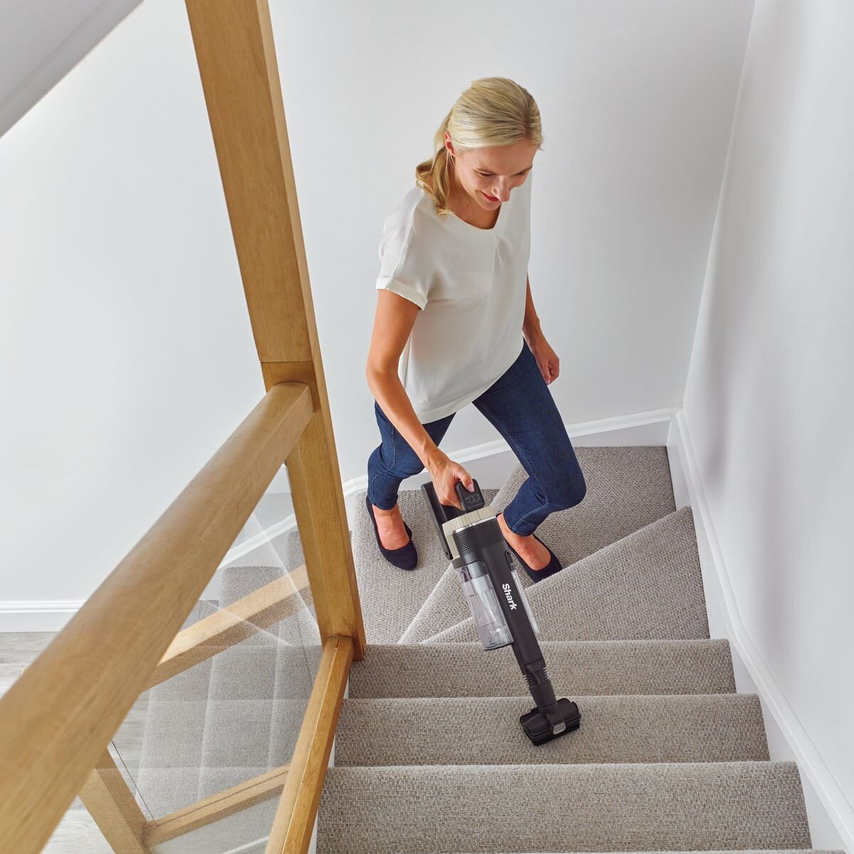 Shark Stratos Cordless Pet Pro Vacuum with Clean Sense IQ IZ400 hero image