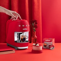 Smeg Lavazza A Modo Mio Capsule Coffee Machine Red 18000458 hero image