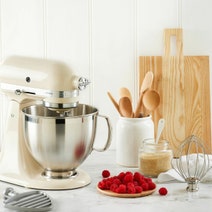 KitchenAid KSM195 Artisan Stand Mixer Almond Cream 5KSM195PSAAC hero image