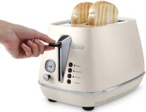 Delonghi CTI2003WKBI2011W Distinta Toaster and Digital Kettle Pack hero image