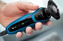 Philips S5050 AquaTouch Wet and Dry Electric Shaver hero image