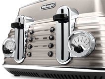 Delonghi CTZ4003BG Scultura 4 Slice Toaster hero image