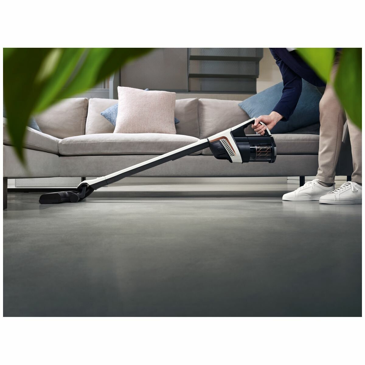 Miele Triflex HX2 Bagless Stick Vacuum 11827130 hero image