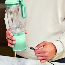 Ninja Blast Max Portable Blender Mint BC251MT hero image