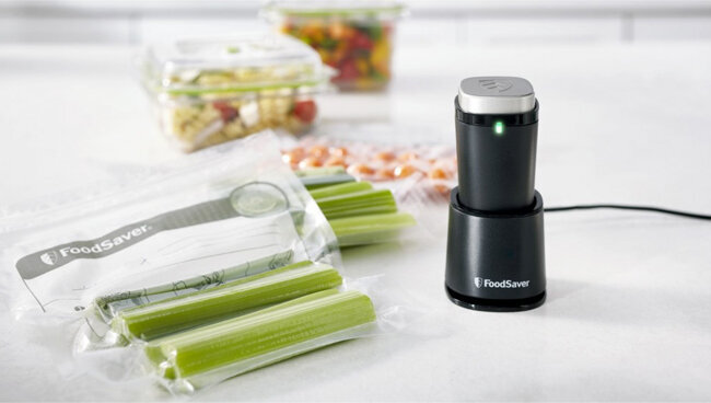 FoodSaver VS1190 Handheld Vacuum Sealer Kit hero image
