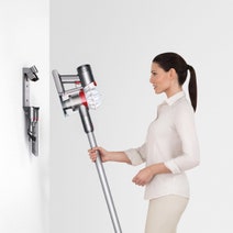 Dyson V7 Cordfree Handstick Vacuum Cleaner 248407-01 hero image