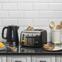 Russell Hobbs Brooklyn Kettle Matte Black RHK92BLK hero image