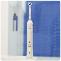 Oral-B Smart 5 5000 Electric Toothbrush hero image