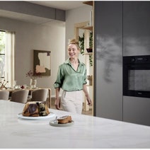 Miele 60cm Pyrolytic Built-In Oven Black H2861BPBLACK hero image