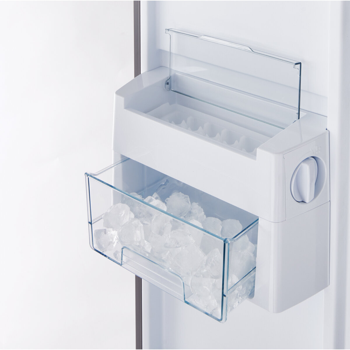 Westinghouse 624L Side by Side Refrigerator White WSE6630WA hero image