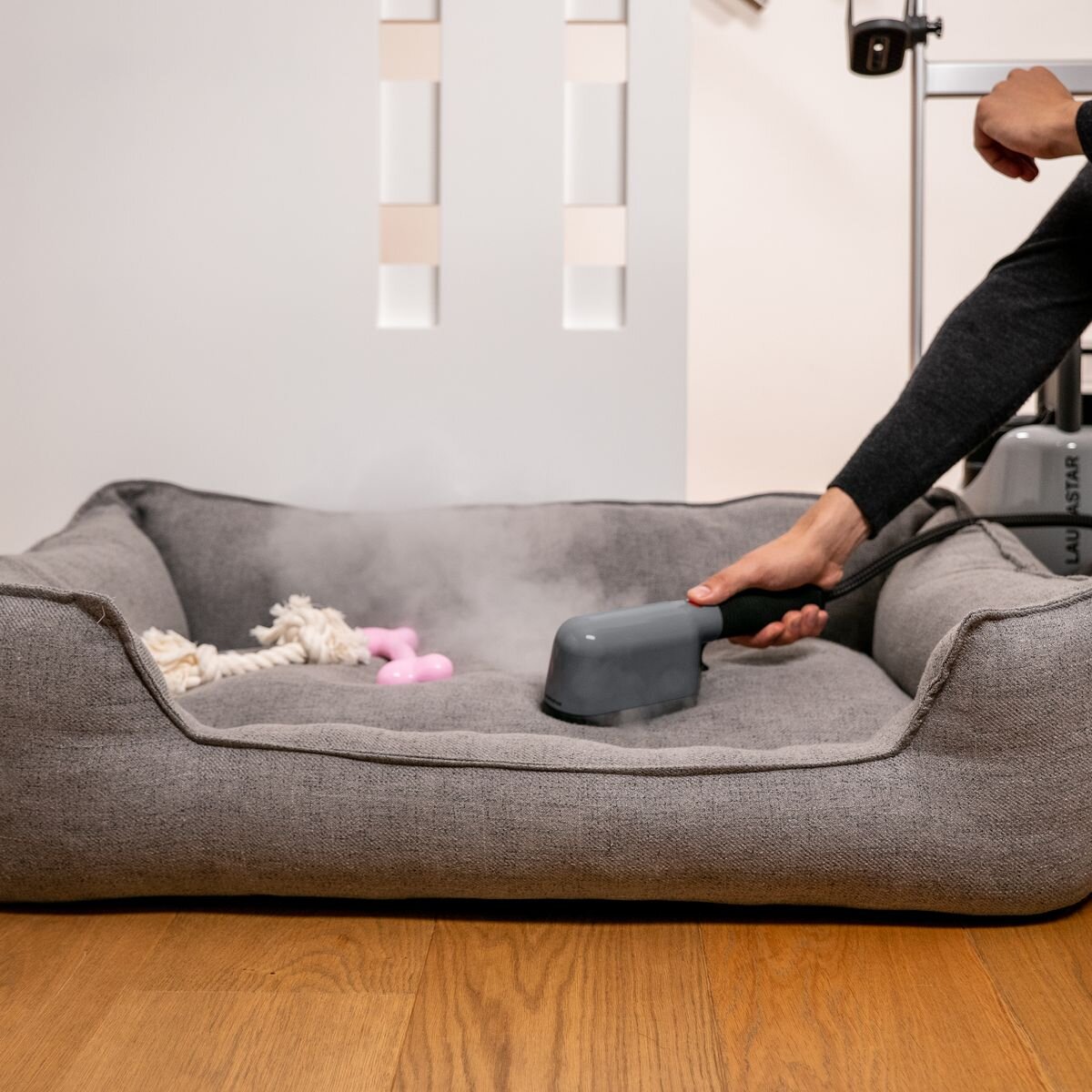 Laurastar Izzi Plus Steamer 585 hero image