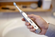 Philips HX9112-52 Sonicare FlexCare Platinum Electric Toothbrush hero image