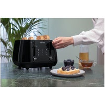 DeLonghi Eclettica Four Slice Toaster Black CTY4003BK hero image