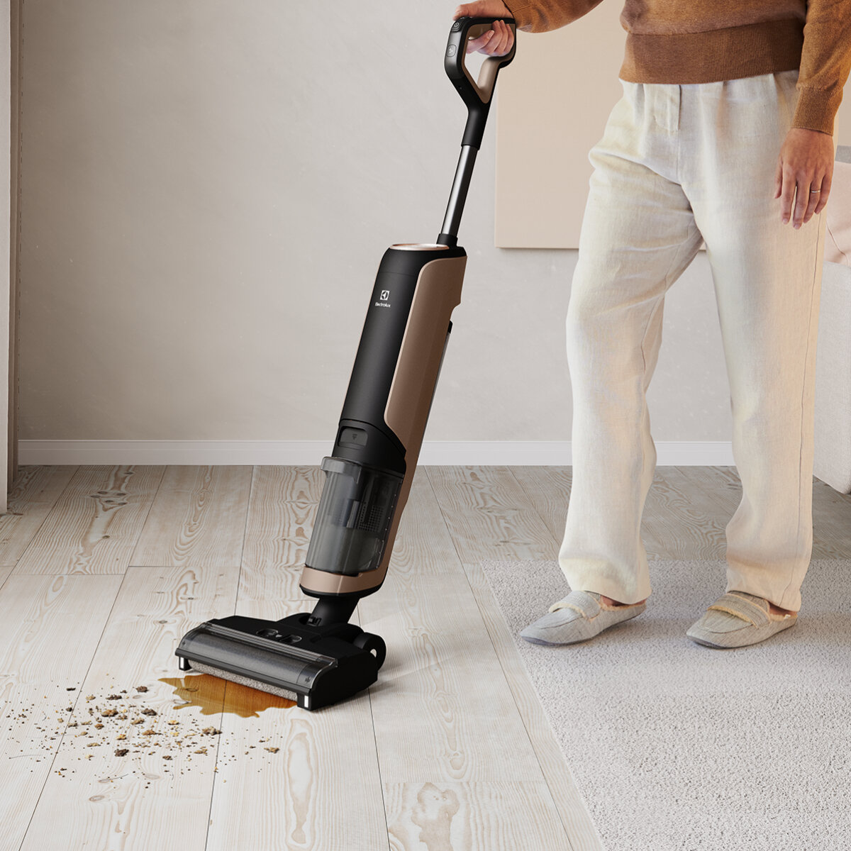 Electrolux UltimateHome 700 Wet & Dry Cordless Vacuum EFW71711 hero image