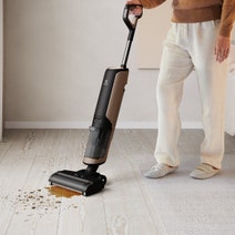 Electrolux UltimateHome 700 Wet & Dry Cordless Vacuum EFW71711 hero image