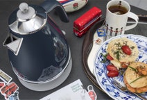 Delonghi Icona Capitals Kettle Blue KBOC2001BL hero image