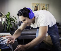 JBL V700BTBLUGP Everest 700BT Wireless Over-Ear Headphones hero image