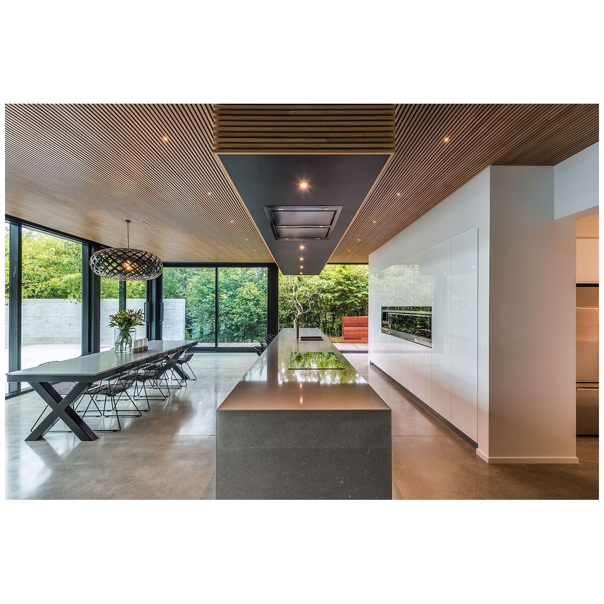 Schweigen 120cm SILENT Ceiling Cassette UM4220-12SEPAK hero image
