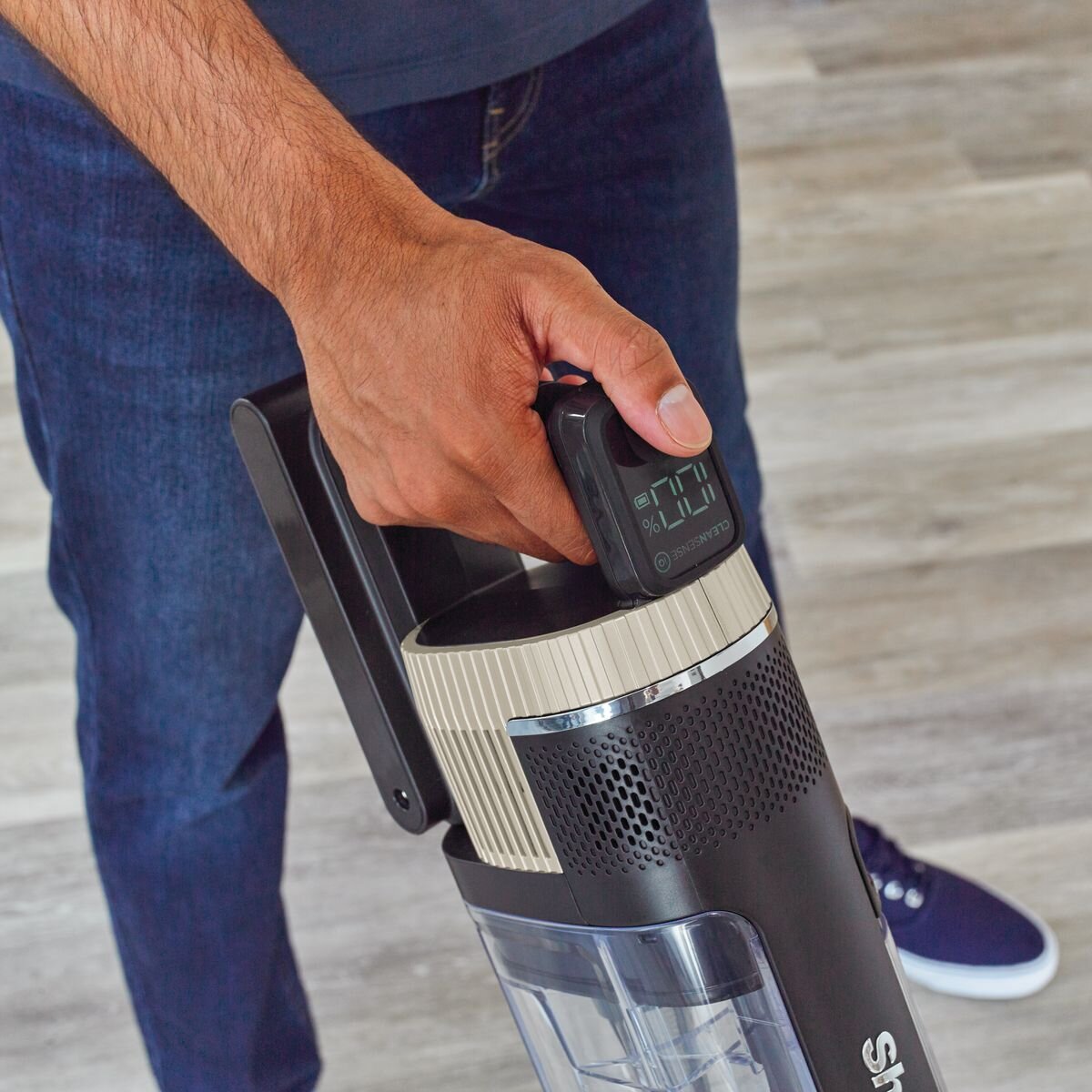 Shark Stratos Cordless Pet Pro Vacuum with Clean Sense IQ IZ400 hero image
