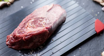 Black aluminium defrosting boards can thaw thinner cuts of meat like steaks and fish fillets more quickly and safely than regular room temperature defrosting.