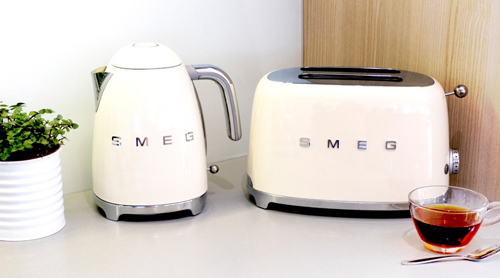 Smeg Kettle and Four Slice Toaster Breakfast Pack Pink 1EA